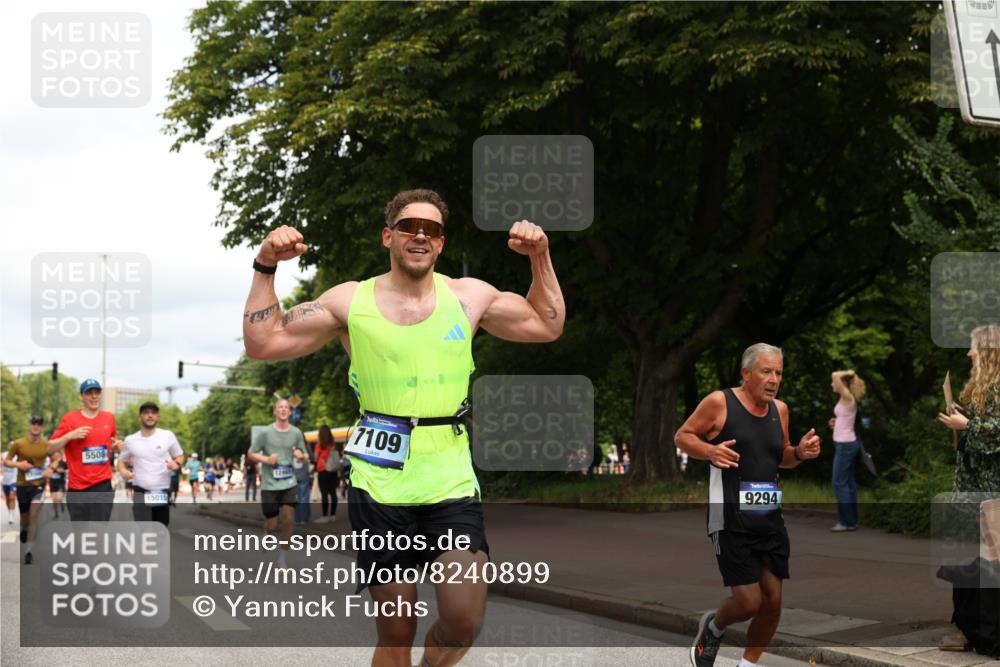 29.06.2025 - hella hamburg halbmarathon Yannick Fuchs http://msf.ph/oto/8240899 29.06.2025 10:34:52 20KM 1603, 1882, 2324, 2714, 2750, 2826, 4843, 5050, 5375, 5409, 5508, 5745, 5803, 5916, 6080, 6149, 6152, 6649, 7109, 7495, 7622, 8370, 8465, 8467, 9294, 10369, 10900, 10968, 11731, 12088, 12540, 12704, 12865, 13029, 13667, 14924, 15015, 15424, 15542, 15813, 16580, 16761, 17245, 18614, 18979 meine-sportfotos.de