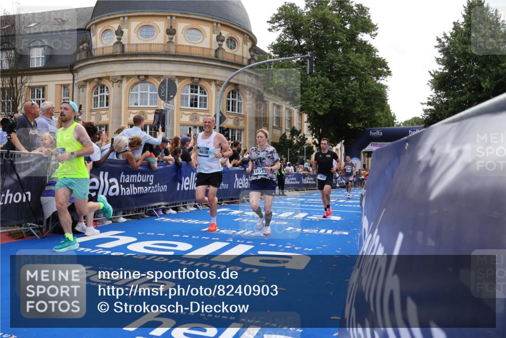 29.06.2025 - hella hamburg halbmarathon Strokosch-Dieckow http://msf.ph/oto/8240903 29.06.2025 10:36:43 Ziel 1571, 3809, 4865, 5092, 5961, 6529, 7310, 13343, 14622, 15621, 15939, 18038, 18733 meine-sportfotos.de