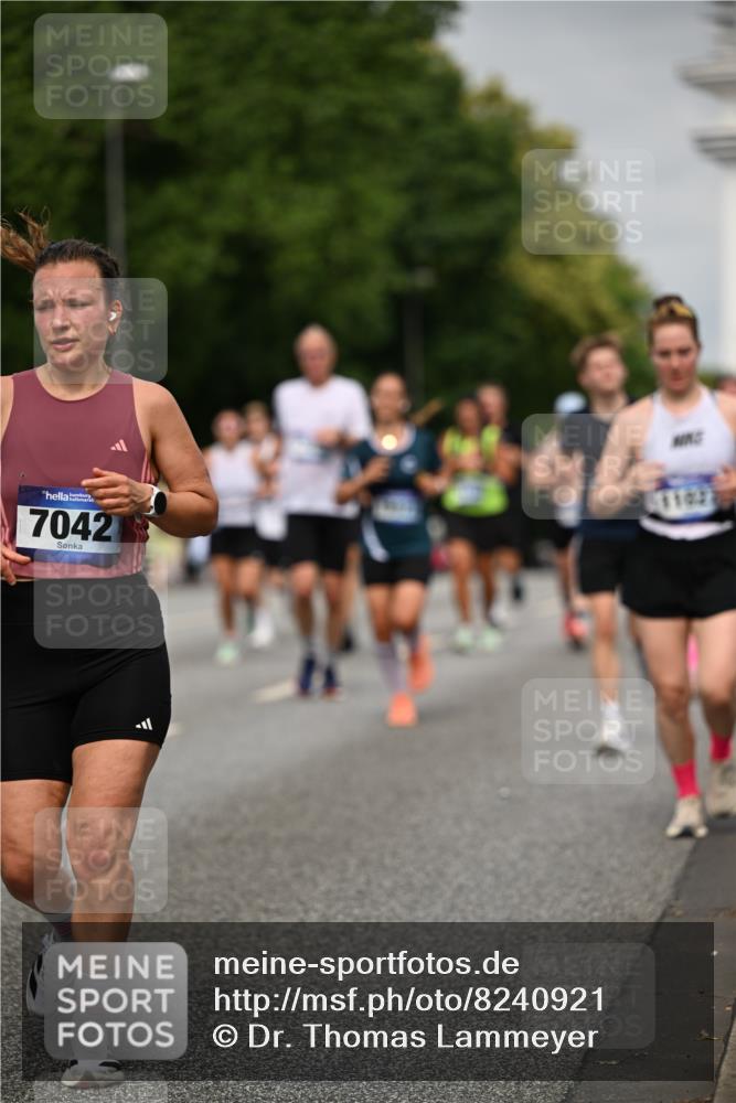 29.06.2025 - hella hamburg halbmarathon Dr. Thomas Lammeyer http://msf.ph/oto/8240921 29.06.2025 10:14:03 Kennedybrücke 1483, 1513, 1573, 1838, 3921, 4389, 5511, 7042, 7250, 7333, 7685, 8090, 8219, 8890, 9366, 9674, 9681, 9816, 9988, 11027, 11180 meine-sportfotos.de