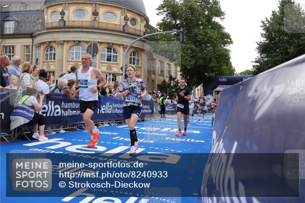 29.06.2025 - hella hamburg halbmarathon Strokosch-Dieckow http://msf.ph/oto/8240933 29.06.2025 10:36:43 Ziel 1571, 3809, 4865, 5092, 5961, 6529, 7310, 13343, 14622, 15621, 15939, 18038, 18733 meine-sportfotos.de