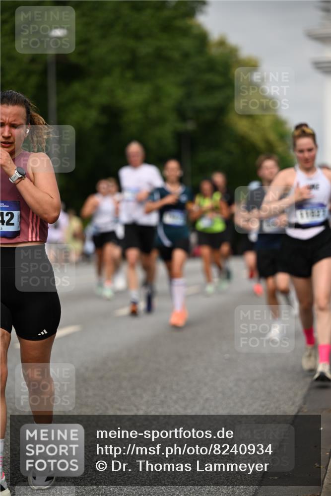 29.06.2025 - hella hamburg halbmarathon Dr. Thomas Lammeyer http://msf.ph/oto/8240934 29.06.2025 10:14:04 Kennedybrücke 1483, 1513, 1573, 1838, 3921, 4389, 5511, 7042, 7250, 7333, 7685, 8090, 8219, 8890, 9366, 9674, 9681, 9816, 9988, 11027, 11180 meine-sportfotos.de