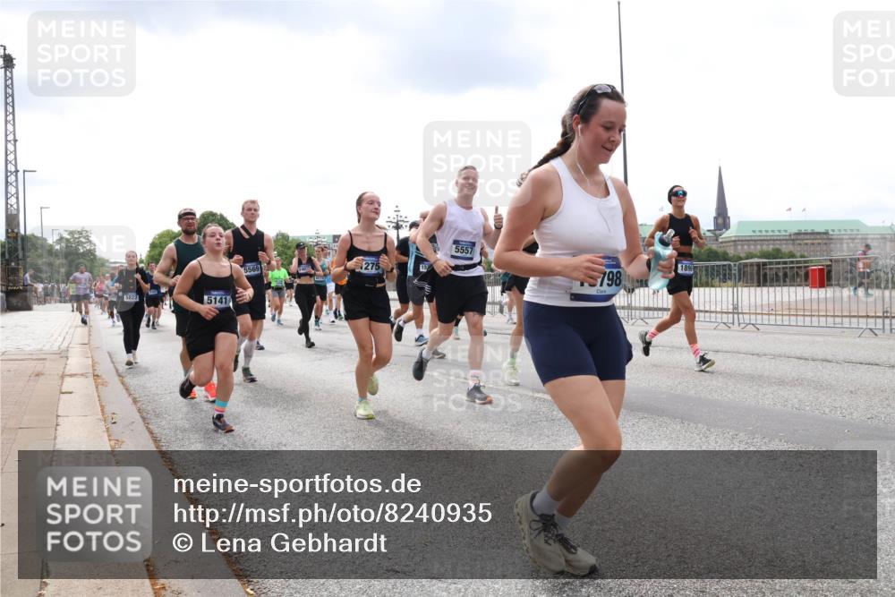29.06.2025 - hella hamburg halbmarathon Lena Gebhardt http://msf.ph/oto/8240935 29.06.2025 10:33:50 Lombardsbrücke 1189, 1275, 1417, 1705, 1787, 1896, 1995, 2265, 2342, 2482, 2496, 2526, 2776, 2933, 3170, 3264, 3340, 3345, 3560, 3812, 3829, 3848, 4164, 4361, 4433, 4449, 4479, 4696, 4807, 4942, 5075, 5096, 5141, 5557, 5561, 5566, 5569, 5584, 5691, 5821, 5822, 5887, 6109, 6364, 6515, 6516, 6854, 6956, 6999, 7027, 7565, 7653, 7705, 8021, 8157, 8202, 8277, 8282, 8375, 8377, 8383, 8401, 8891, 9094, 9234, 9258, 9438, 9750, 9799, 9875, 9995, 10007, 10071, 10561, 11811 meine-sportfotos.de