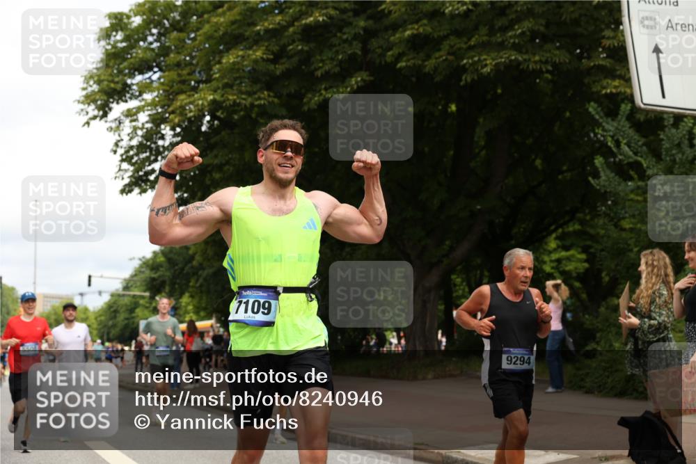 29.06.2025 - hella hamburg halbmarathon Yannick Fuchs http://msf.ph/oto/8240946 29.06.2025 10:34:53 20KM 1603, 1882, 2324, 2714, 2750, 2826, 4843, 5050, 5375, 5409, 5508, 5745, 5803, 5916, 6080, 6149, 6152, 6649, 7109, 7495, 7622, 8370, 8465, 8467, 9294, 10369, 10900, 10968, 11731, 12088, 12540, 12704, 12865, 13029, 13667, 14924, 15015, 15424, 15542, 15813, 16580, 16761, 17245, 18614, 18979 meine-sportfotos.de