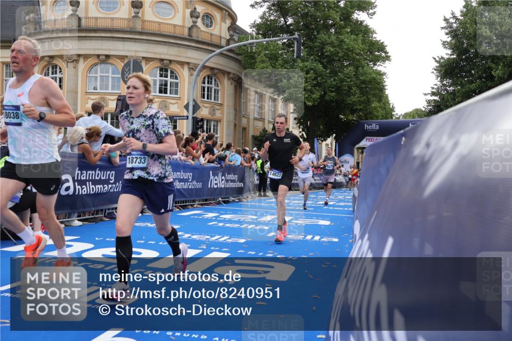 29.06.2025 - hella hamburg halbmarathon Strokosch-Dieckow http://msf.ph/oto/8240951 29.06.2025 10:36:43 Ziel 1571, 3809, 4865, 5092, 5961, 6529, 7310, 13343, 14622, 15621, 15939, 18038, 18733 meine-sportfotos.de