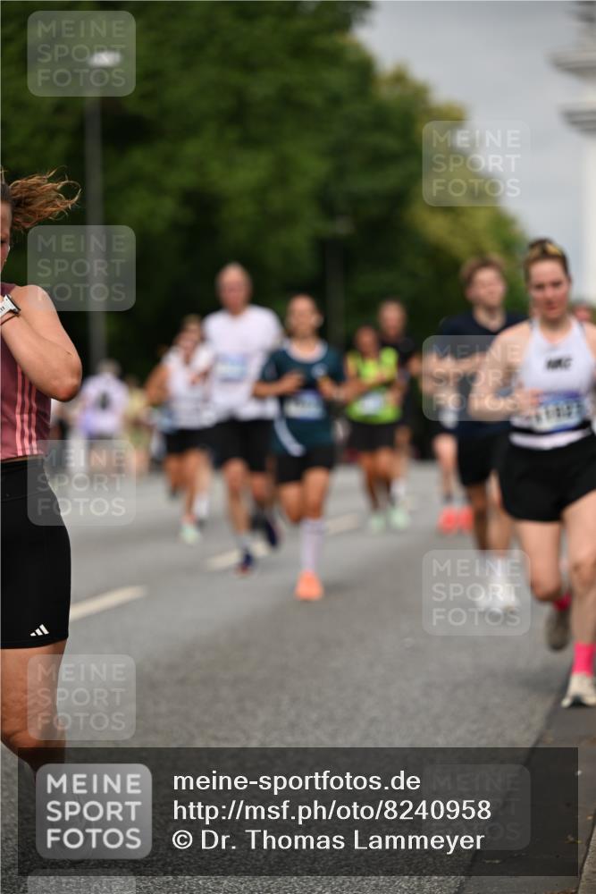 29.06.2025 - hella hamburg halbmarathon Dr. Thomas Lammeyer http://msf.ph/oto/8240958 29.06.2025 10:14:04 Kennedybrücke 1483, 1513, 1573, 1838, 3921, 4389, 5511, 7042, 7250, 7333, 7685, 8090, 8219, 8890, 9366, 9674, 9681, 9816, 9988, 11027, 11180 meine-sportfotos.de