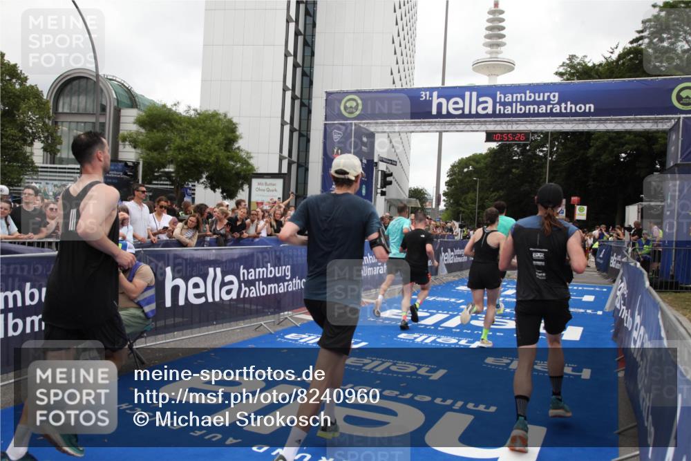 29.06.2025 - hella hamburg halbmarathon Michael Strokosch http://msf.ph/oto/8240960 29.06.2025 10:55:24 Ziel 4189, 5287, 5643, 6723, 6891, 8487, 10263, 11184, 12526, 13236, 13470, 16521, 16985, 17940, 18290, 18380, 18531 meine-sportfotos.de