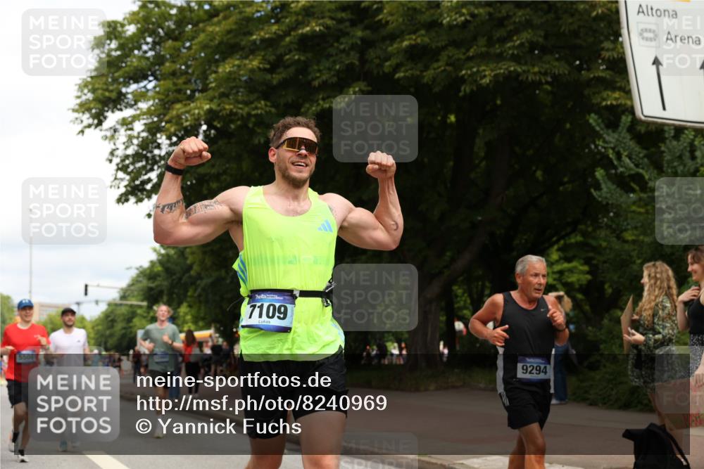 29.06.2025 - hella hamburg halbmarathon Yannick Fuchs http://msf.ph/oto/8240969 29.06.2025 10:34:53 20KM 1603, 1882, 2324, 2714, 2750, 2826, 4843, 5050, 5375, 5409, 5508, 5745, 5803, 5916, 6080, 6149, 6152, 6649, 7109, 7495, 7622, 8370, 8465, 8467, 9294, 10369, 10900, 10968, 11731, 12088, 12540, 12704, 12865, 13029, 13667, 14924, 15015, 15424, 15542, 15813, 16580, 16761, 17245, 18614, 18979 meine-sportfotos.de