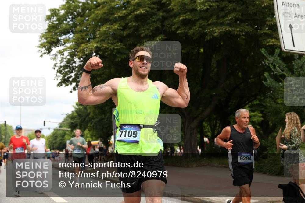29.06.2025 - hella hamburg halbmarathon Yannick Fuchs http://msf.ph/oto/8240979 29.06.2025 10:34:53 20KM 1603, 1882, 2324, 2714, 2750, 2826, 4843, 5050, 5375, 5409, 5508, 5745, 5803, 5916, 6080, 6149, 6152, 6649, 7109, 7495, 7622, 8370, 8465, 8467, 9294, 10369, 10900, 10968, 11731, 12088, 12540, 12704, 12865, 13029, 13667, 14924, 15015, 15424, 15542, 15813, 16580, 16761, 17245, 18614, 18979 meine-sportfotos.de