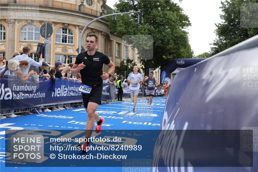 29.06.2025 - hella hamburg halbmarathon Strokosch-Dieckow http://msf.ph/oto/8240989 29.06.2025 10:36:44 Ziel 1571, 3809, 4865, 5092, 5961, 6529, 7310, 13141, 13343, 14622, 15621, 15939, 18038, 18733 meine-sportfotos.de