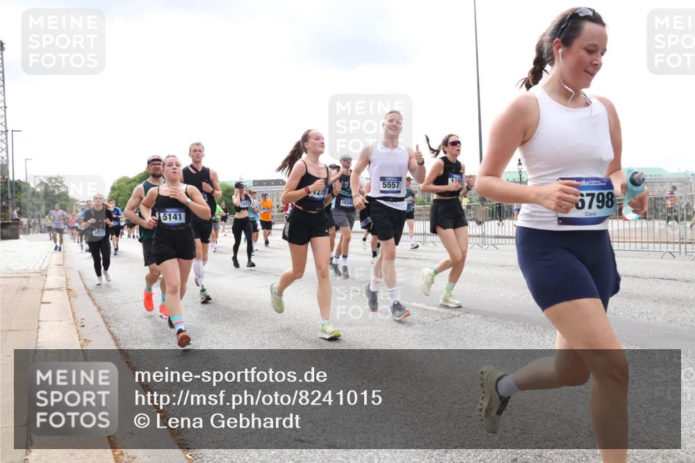 29.06.2025 - hella hamburg halbmarathon Lena Gebhardt http://msf.ph/oto/8241015 29.06.2025 10:33:50 Lombardsbrücke 1189, 1275, 1417, 1705, 1787, 1896, 1995, 2265, 2342, 2482, 2496, 2526, 2776, 2933, 3170, 3264, 3340, 3345, 3560, 3812, 3829, 3848, 4164, 4361, 4433, 4449, 4479, 4696, 4807, 4942, 5075, 5096, 5141, 5557, 5561, 5566, 5569, 5584, 5691, 5821, 5822, 5887, 6109, 6364, 6515, 6516, 6854, 6956, 6999, 7027, 7565, 7653, 7705, 8021, 8157, 8202, 8277, 8282, 8375, 8377, 8383, 8401, 8891, 9094, 9234, 9258, 9438, 9750, 9799, 9875, 9995, 10007, 10071, 10561, 11811 meine-sportfotos.de