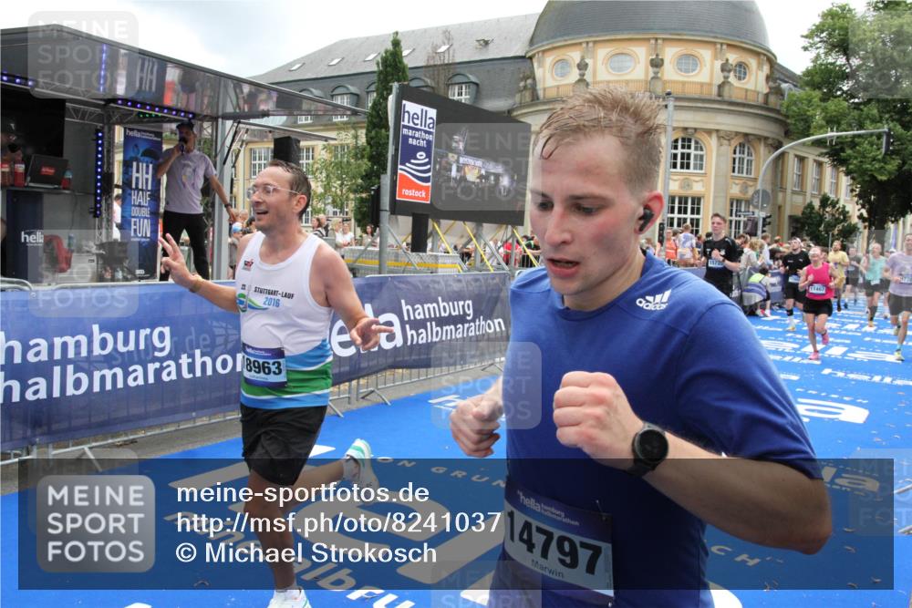 29.06.2025 - hella hamburg halbmarathon Michael Strokosch http://msf.ph/oto/8241037 29.06.2025 10:48:23 Ziel 1537, 5129, 5528, 6923, 7367, 7599, 8216, 9770, 11211, 11467, 14797, 15629, 15735, 17745, 17982, 18963, 19127 meine-sportfotos.de