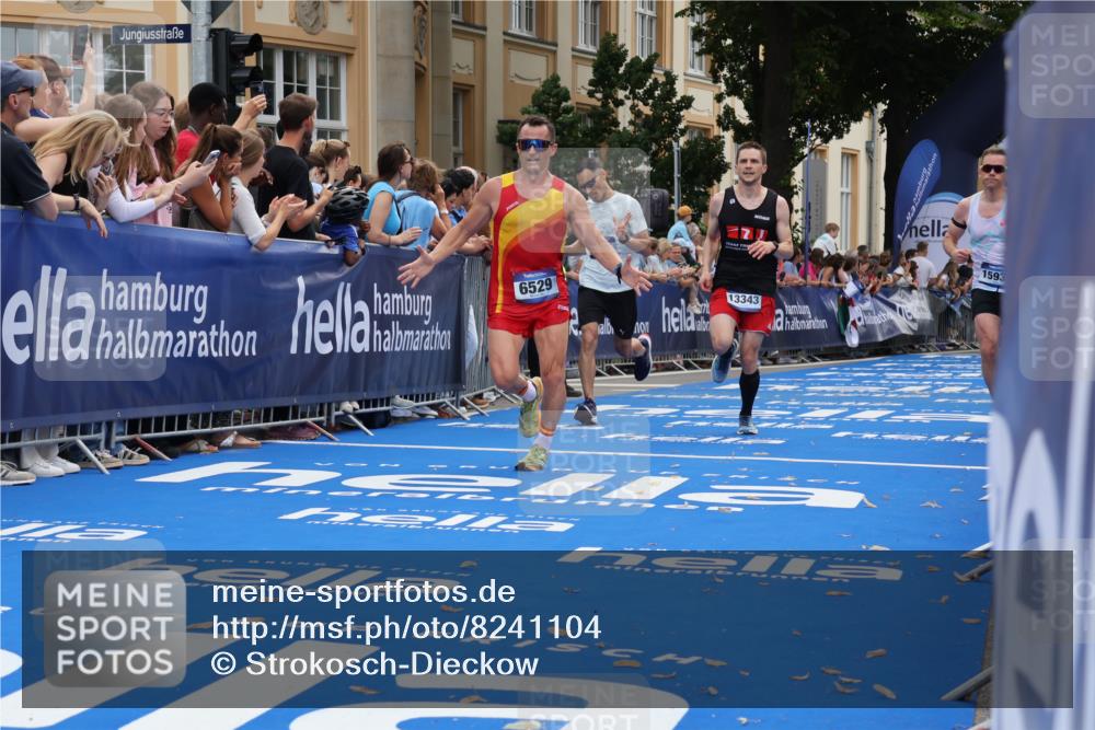 29.06.2025 - hella hamburg halbmarathon Strokosch-Dieckow http://msf.ph/oto/8241104 29.06.2025 10:36:48 Ziel 3959, 4865, 5307, 5961, 6529, 7310, 13141, 13343, 14622, 14691, 15621, 15939, 18384 meine-sportfotos.de