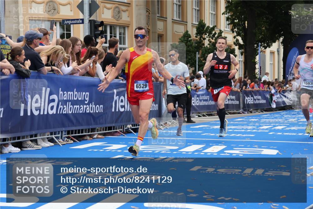 29.06.2025 - hella hamburg halbmarathon Strokosch-Dieckow http://msf.ph/oto/8241129 29.06.2025 10:36:49 Ziel 3959, 4865, 5307, 5961, 6529, 7310, 11620, 13141, 13343, 14691, 15621, 15939, 18384 meine-sportfotos.de
