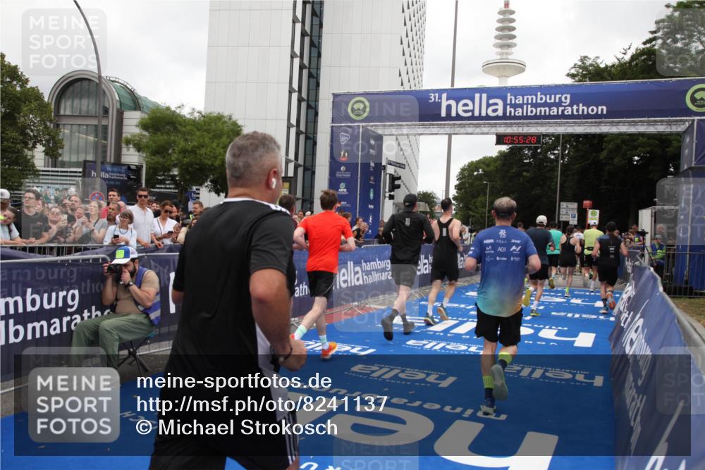 29.06.2025 - hella hamburg halbmarathon Michael Strokosch http://msf.ph/oto/8241137 29.06.2025 10:55:26 Ziel 1130, 2771, 4189, 5287, 5643, 6723, 6938, 8487, 10263, 11184, 12526, 13234, 13236, 13470, 16985, 17603, 17940, 18290, 18380, 18531 meine-sportfotos.de