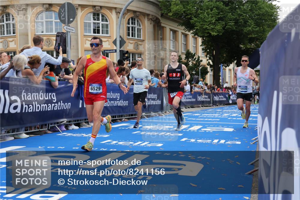 29.06.2025 - hella hamburg halbmarathon Strokosch-Dieckow http://msf.ph/oto/8241156 29.06.2025 10:36:49 Ziel 3959, 4865, 5307, 5961, 6529, 7310, 11620, 13141, 13343, 14691, 15621, 15939, 18384 meine-sportfotos.de