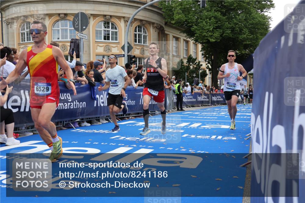 29.06.2025 - hella hamburg halbmarathon Strokosch-Dieckow http://msf.ph/oto/8241186 29.06.2025 10:36:50 Ziel 3959, 4865, 5307, 5961, 6529, 7310, 11620, 13141, 13343, 14691, 15939, 18384 meine-sportfotos.de
