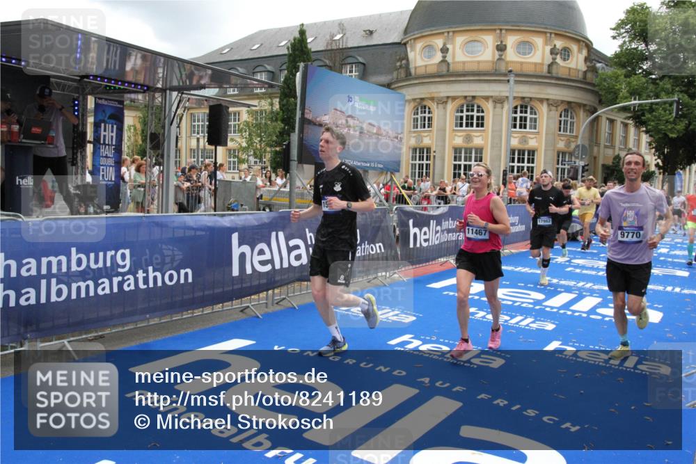 29.06.2025 - hella hamburg halbmarathon Michael Strokosch http://msf.ph/oto/8241189 29.06.2025 10:48:24 Ziel 1537, 3747, 5129, 5362, 5528, 6081, 6923, 7367, 8216, 9770, 11467, 12549, 14797, 15735, 17745, 17982, 18963 meine-sportfotos.de