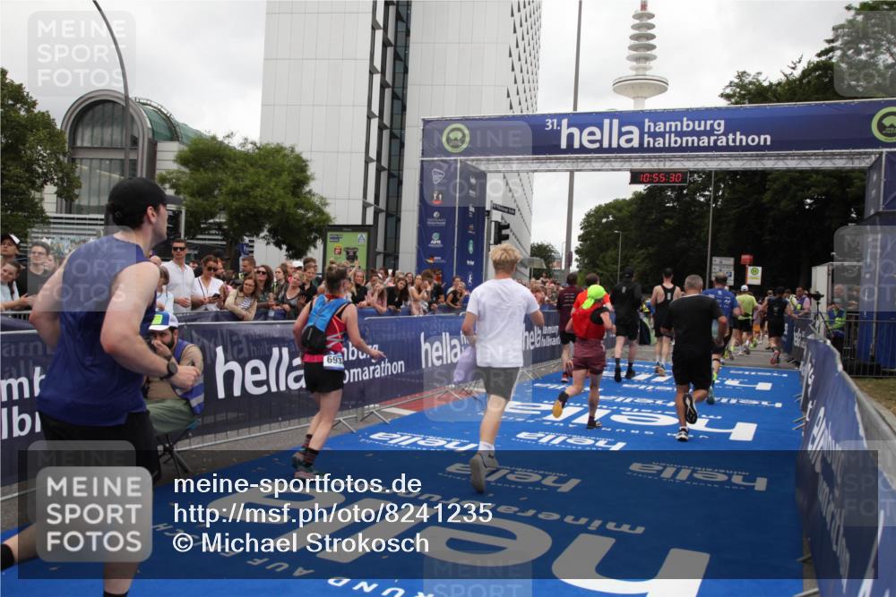 29.06.2025 - hella hamburg halbmarathon Michael Strokosch http://msf.ph/oto/8241235 29.06.2025 10:55:28 Ziel 1130, 2252, 2771, 4189, 4951, 5287, 5643, 6938, 8487, 11184, 12526, 13234, 13236, 13470, 16213, 16985, 17603, 17940, 18290, 18380, 18531 meine-sportfotos.de