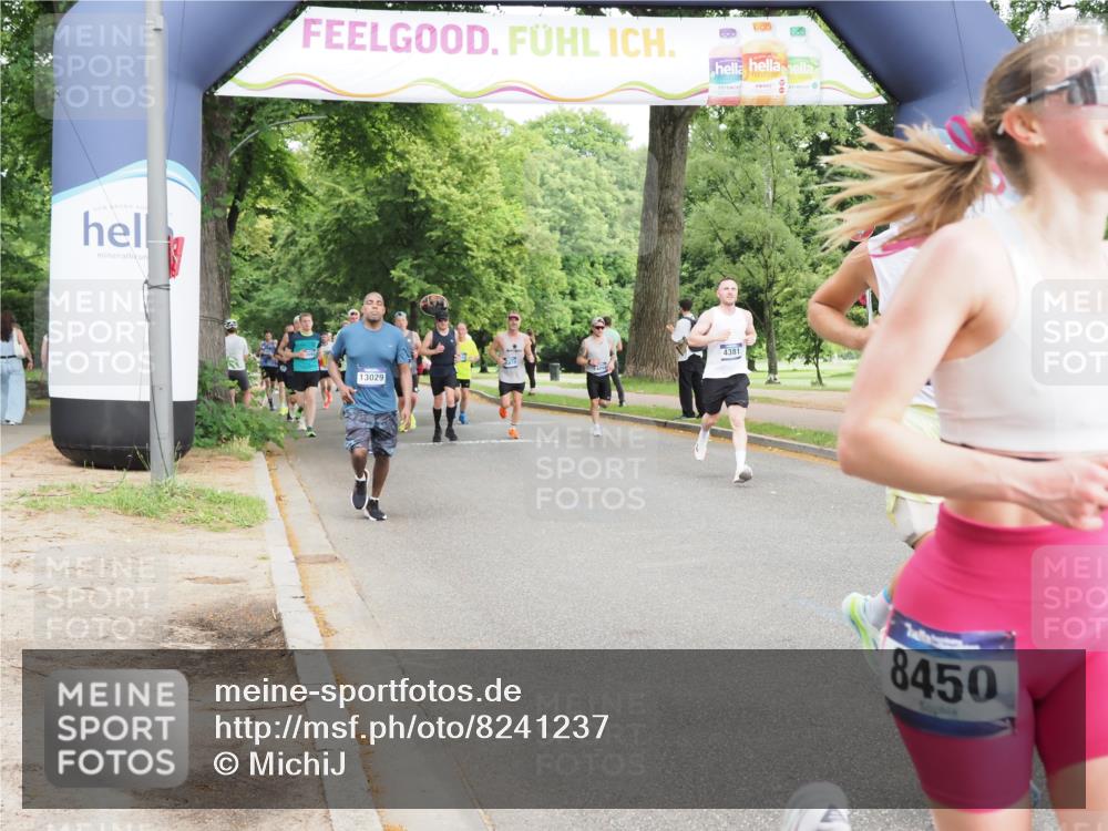 29.06.2025 - hella hamburg halbmarathon MichiJ http://msf.ph/oto/8241237 29.06.2025 10:27:45 Zwischen KM18-KM19 4381, 6037, 8091, 8450, 8958, 11447, 12915, 14272, 15257 meine-sportfotos.de