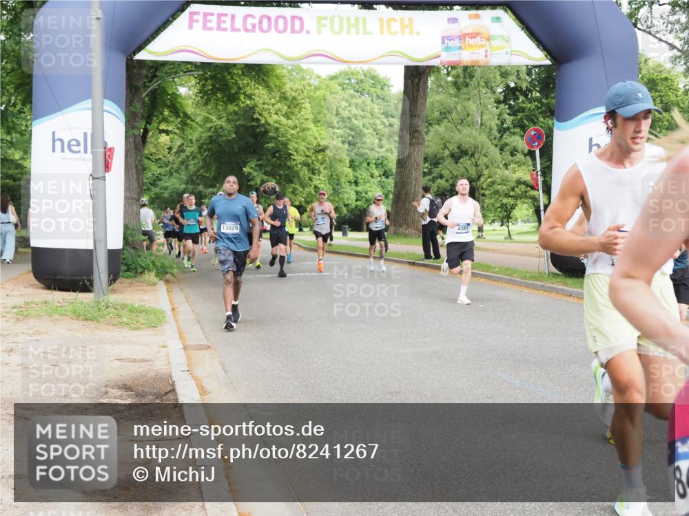 29.06.2025 - hella hamburg halbmarathon MichiJ http://msf.ph/oto/8241267 29.06.2025 10:27:45 Zwischen KM18-KM19 4381, 6037, 8091, 8450, 8958, 11447, 12915, 14272, 15257 meine-sportfotos.de
