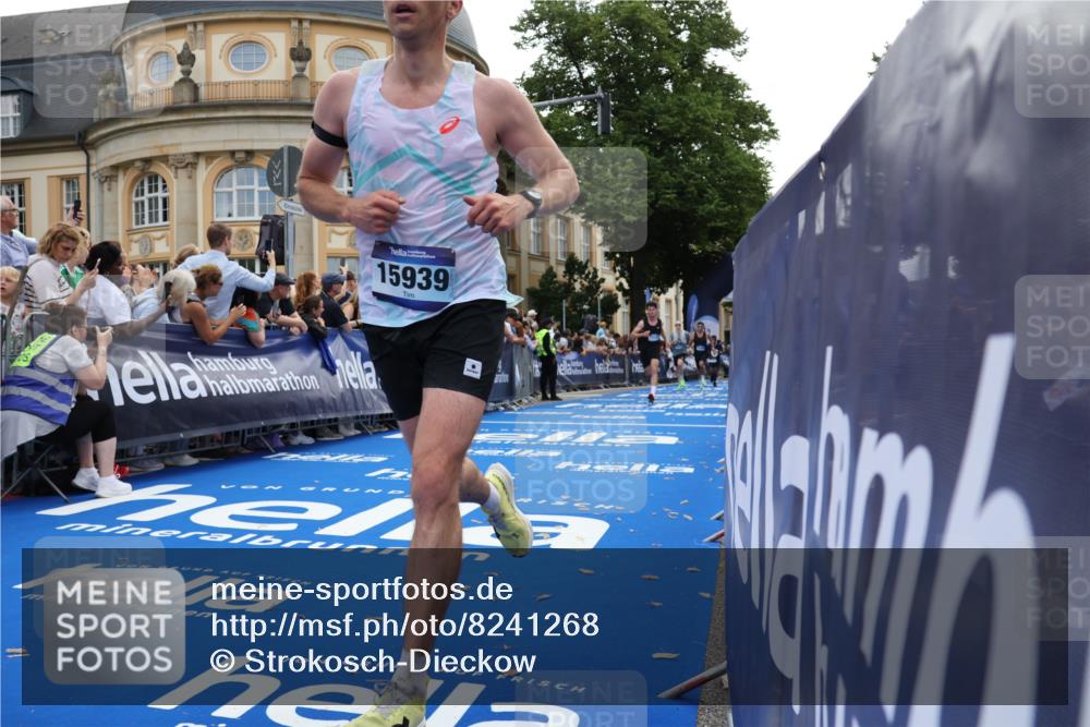 29.06.2025 - hella hamburg halbmarathon Strokosch-Dieckow http://msf.ph/oto/8241268 29.06.2025 10:36:51 Ziel 3959, 4865, 5307, 6529, 7310, 11620, 13141, 13343, 14691, 15939, 18384 meine-sportfotos.de