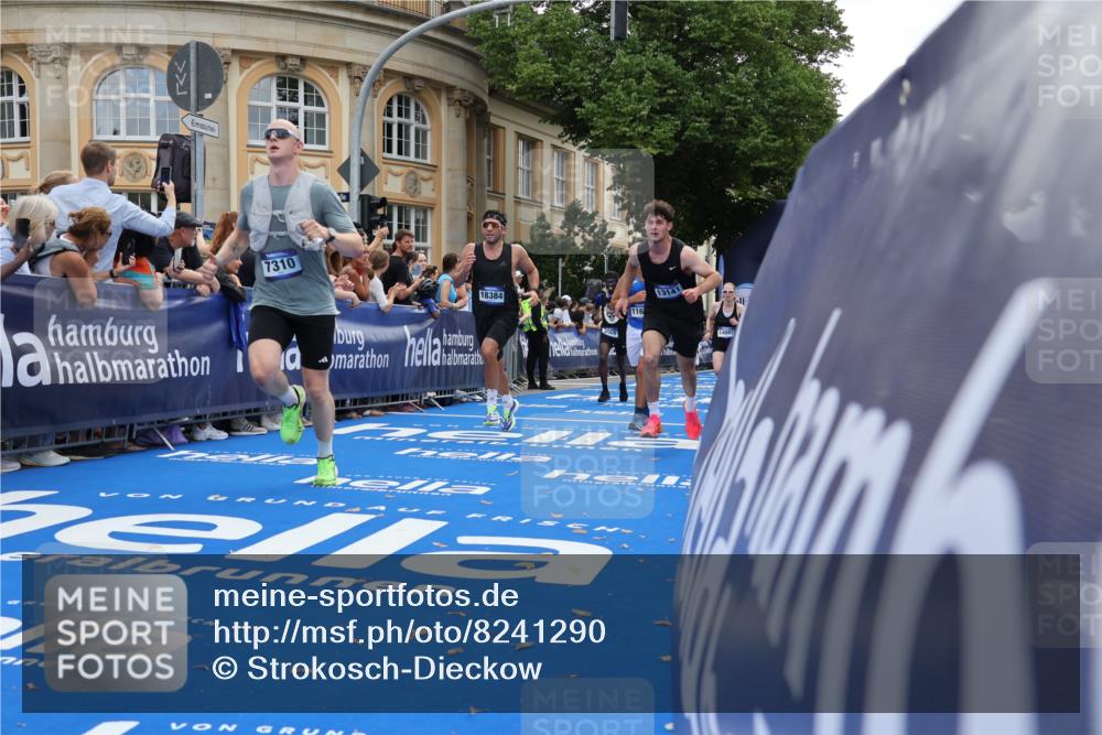 29.06.2025 - hella hamburg halbmarathon Strokosch-Dieckow http://msf.ph/oto/8241290 29.06.2025 10:36:55 Ziel 1385, 1411, 3959, 5307, 5315, 6123, 7310, 11620, 13141, 14691, 15261, 15939, 17024, 17125, 18384 meine-sportfotos.de