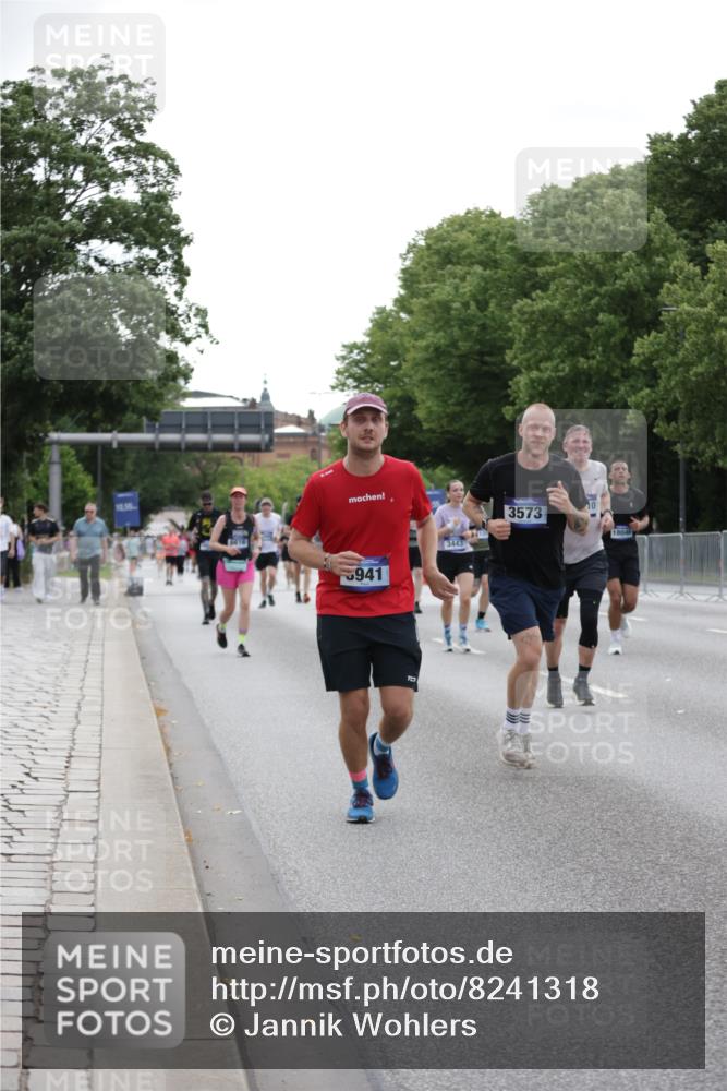 29.06.2025 - hella hamburg halbmarathon Jannik Wohlers http://msf.ph/oto/8241318 29.06.2025 10:29:45 Lombardsbrücke 1097, 1547, 3443, 3573, 3613, 5063, 5322, 6598, 6616, 6626, 8792, 10162, 12349, 12504, 12537, 12710, 13418, 14304, 16182, 16601, 16604, 16735, 16769, 18046, 18503, 18671 meine-sportfotos.de