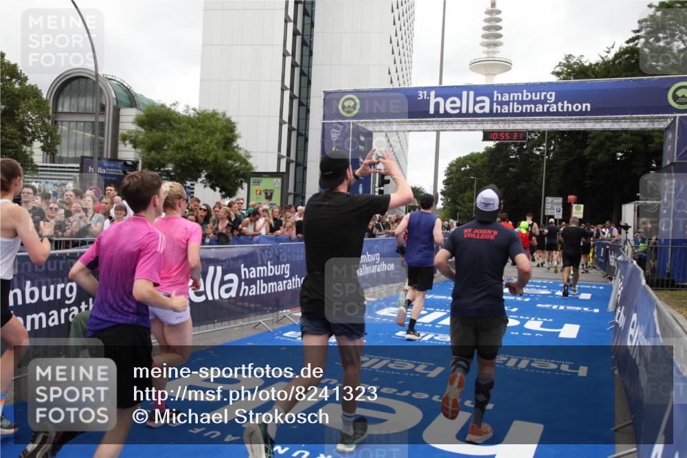 29.06.2025 - hella hamburg halbmarathon Michael Strokosch http://msf.ph/oto/8241323 29.06.2025 10:55:30 Ziel 1130, 2252, 2771, 4189, 4951, 5287, 5319, 6591, 6938, 8487, 13234, 13236, 16213, 16334, 16609, 16985, 17603, 17940 meine-sportfotos.de