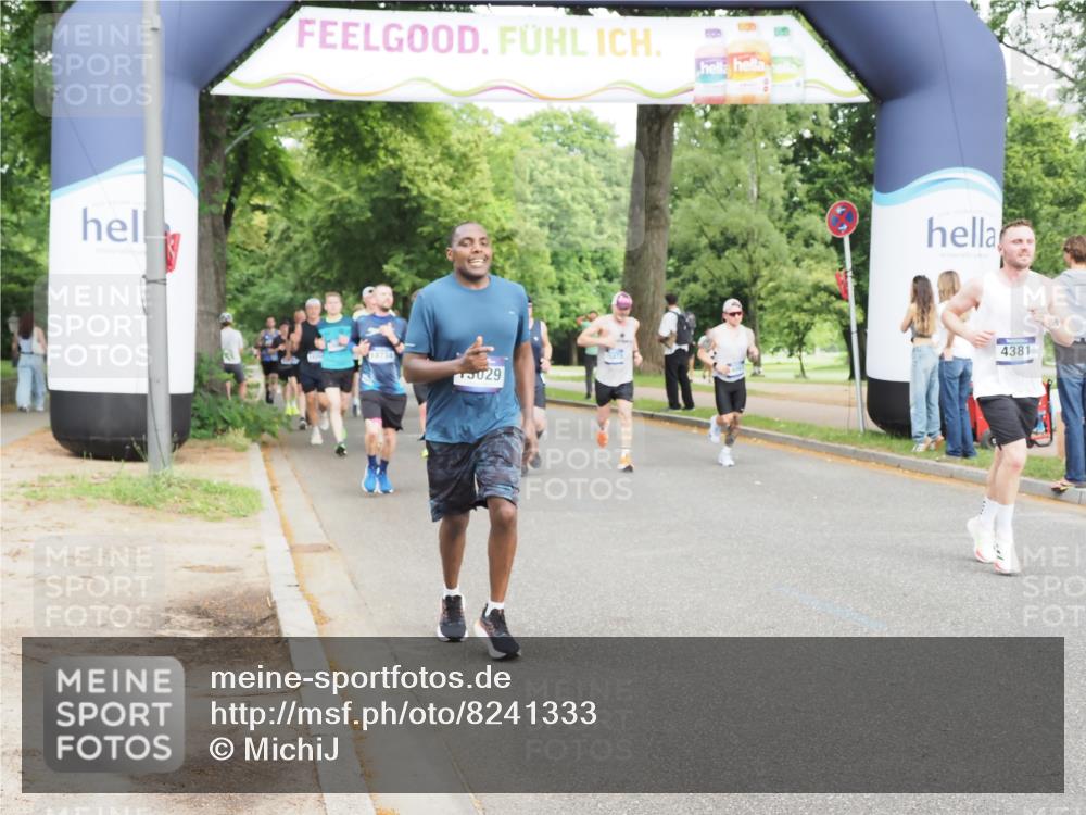 29.06.2025 - hella hamburg halbmarathon MichiJ http://msf.ph/oto/8241333 29.06.2025 10:27:46 Zwischen KM18-KM19 4381, 6037, 8091, 8450, 8958, 11447, 12915, 13029, 14272, 15257 meine-sportfotos.de