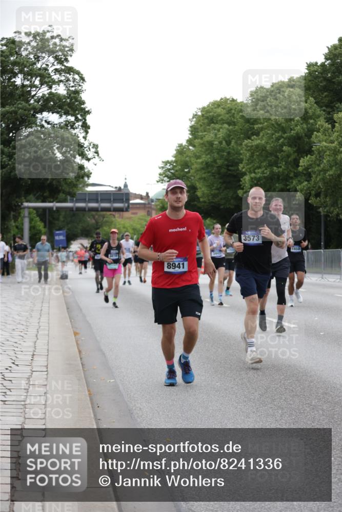 29.06.2025 - hella hamburg halbmarathon Jannik Wohlers http://msf.ph/oto/8241336 29.06.2025 10:29:45 Lombardsbrücke 1097, 1547, 3443, 3573, 3613, 5063, 5322, 6598, 6616, 6626, 8792, 10162, 12349, 12504, 12537, 12710, 13418, 14304, 16182, 16601, 16604, 16735, 16769, 18046, 18503, 18671 meine-sportfotos.de