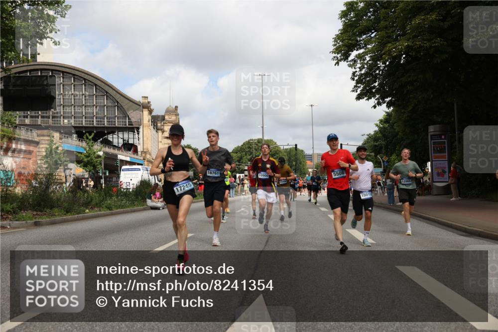29.06.2025 - hella hamburg halbmarathon Yannick Fuchs http://msf.ph/oto/8241354 29.06.2025 10:34:54 20KM 1603, 1882, 2324, 2714, 2750, 2826, 4843, 5050, 5375, 5409, 5508, 5745, 5803, 5916, 6080, 6152, 6649, 7109, 7495, 7622, 8370, 8465, 8467, 9294, 10369, 10900, 10968, 11731, 12088, 12540, 12704, 12865, 13029, 13667, 14924, 15015, 15424, 15542, 15813, 16580, 16761, 17245, 18614, 18979 meine-sportfotos.de