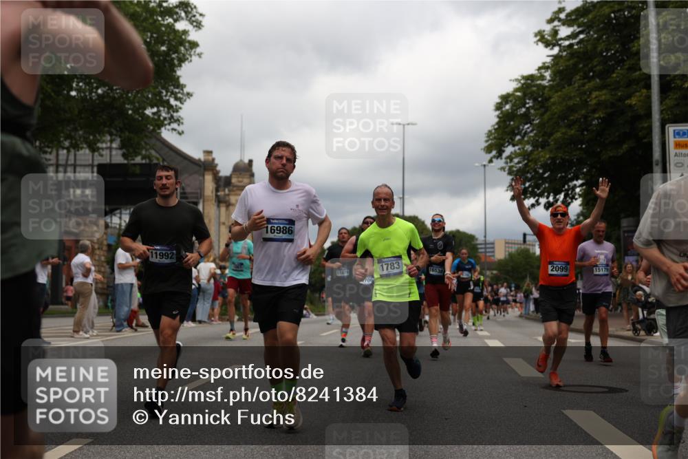 29.06.2025 - hella hamburg halbmarathon Yannick Fuchs http://msf.ph/oto/8241384 29.06.2025 10:47:26 20KM 1030, 1061, 1151, 1499, 1706, 1727, 1783, 2074, 2082, 2099, 2346, 3059, 3208, 3209, 3334, 4065, 4635, 4770, 5077, 5638, 5866, 6198, 6481, 6628, 6629, 6762, 6877, 6942, 7177, 7274, 7509, 7864, 7918, 8335, 8390, 8447, 9142, 9537, 10549, 10891, 10895, 11992, 12379, 12413, 12490, 12875, 12909, 13032, 13289, 13865, 13997, 14323, 15061, 15126, 15179, 15497, 15502, 16477, 16538, 16986, 18134, 18487, 18590, 18720 meine-sportfotos.de