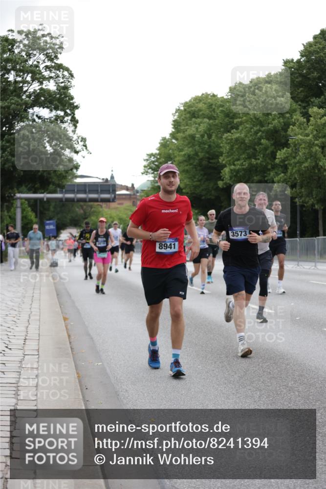 29.06.2025 - hella hamburg halbmarathon Jannik Wohlers http://msf.ph/oto/8241394 29.06.2025 10:29:45 Lombardsbrücke 1097, 1547, 3443, 3573, 3613, 5063, 5322, 6598, 6616, 6626, 8792, 10162, 12349, 12504, 12537, 12710, 13418, 14304, 16182, 16601, 16604, 16735, 16769, 18046, 18503, 18671 meine-sportfotos.de