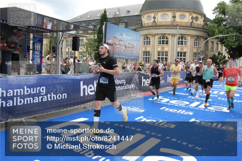29.06.2025 - hella hamburg halbmarathon Michael Strokosch http://msf.ph/oto/8241447 29.06.2025 10:48:26 Ziel 1537, 3747, 5129, 5362, 5528, 6081, 6923, 7367, 8216, 9262, 9770, 11467, 12549, 12840, 15735, 17745, 17855, 17982, 18790, 18923 meine-sportfotos.de