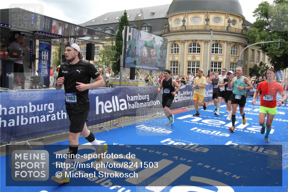 29.06.2025 - hella hamburg halbmarathon Michael Strokosch http://msf.ph/oto/8241503 29.06.2025 10:48:27 Ziel 1537, 3747, 5129, 5362, 5528, 6081, 6923, 7367, 8216, 9262, 9770, 11451, 11467, 12549, 12840, 14990, 15735, 17745, 17855, 17982, 18790, 18923 meine-sportfotos.de
