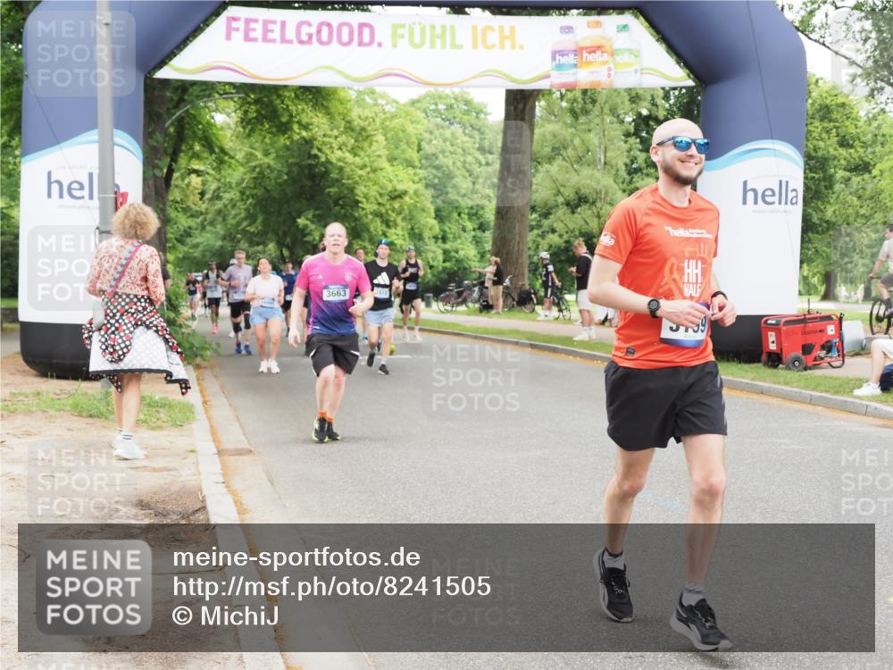 29.06.2025 - hella hamburg halbmarathon MichiJ http://msf.ph/oto/8241505 29.06.2025 10:50:34 Zwischen KM18-KM19 3199, 3663, 12571, 17437, 18324 meine-sportfotos.de