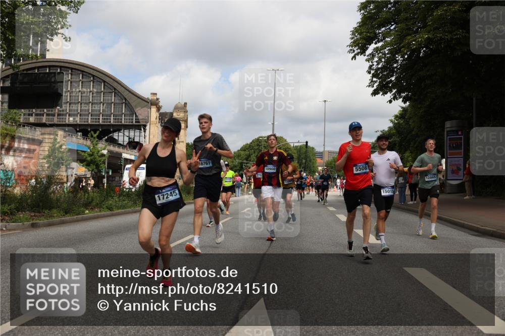 29.06.2025 - hella hamburg halbmarathon Yannick Fuchs http://msf.ph/oto/8241510 29.06.2025 10:34:54 20KM 1603, 1882, 2324, 2714, 2750, 2826, 4843, 5050, 5375, 5409, 5508, 5745, 5803, 5916, 6080, 6152, 6649, 7109, 7495, 7622, 8370, 8465, 8467, 9294, 10369, 10900, 10968, 11731, 12088, 12540, 12704, 12865, 13029, 13667, 14924, 15015, 15424, 15542, 15813, 16580, 16761, 17245, 18614, 18979 meine-sportfotos.de