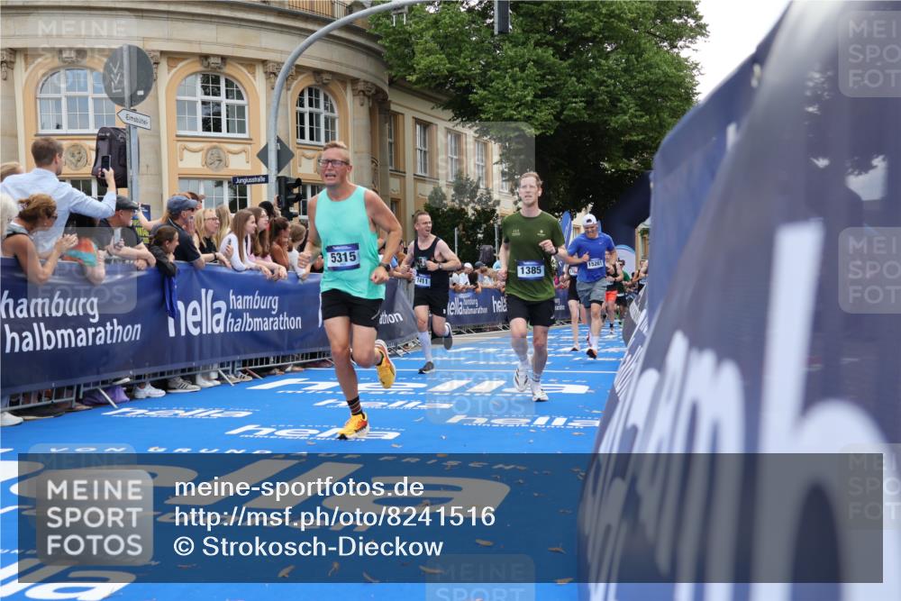 29.06.2025 - hella hamburg halbmarathon Strokosch-Dieckow http://msf.ph/oto/8241516 29.06.2025 10:37:02 Ziel 1385, 1411, 5315, 5923, 6123, 6458, 7482, 8362, 9178, 10738, 11120, 11620, 14691, 15261, 15410, 16992, 17024, 17125, 17658 meine-sportfotos.de