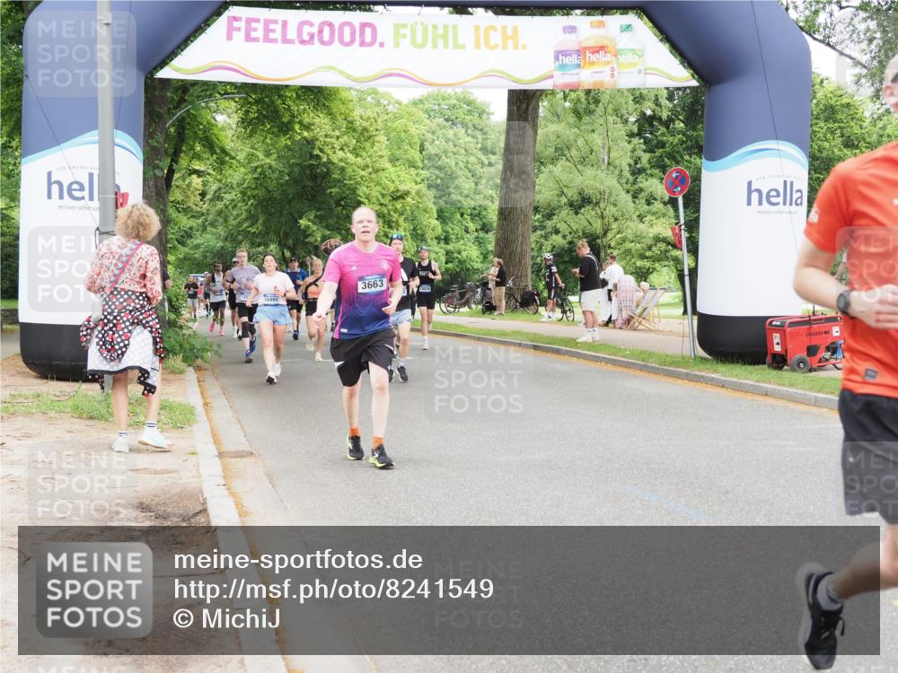 29.06.2025 - hella hamburg halbmarathon MichiJ http://msf.ph/oto/8241549 29.06.2025 10:50:34 Zwischen KM18-KM19 3199, 3663, 12571, 17437, 18324 meine-sportfotos.de