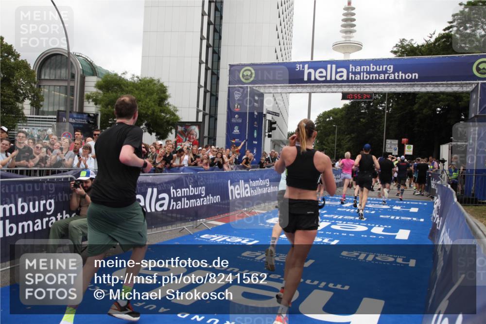 29.06.2025 - hella hamburg halbmarathon Michael Strokosch http://msf.ph/oto/8241562 29.06.2025 10:55:33 Ziel 1130, 2252, 2771, 4951, 5319, 6591, 6938, 11554, 12544, 12584, 13234, 13267, 14036, 14592, 16213, 16334, 16609, 17603, 17940 meine-sportfotos.de