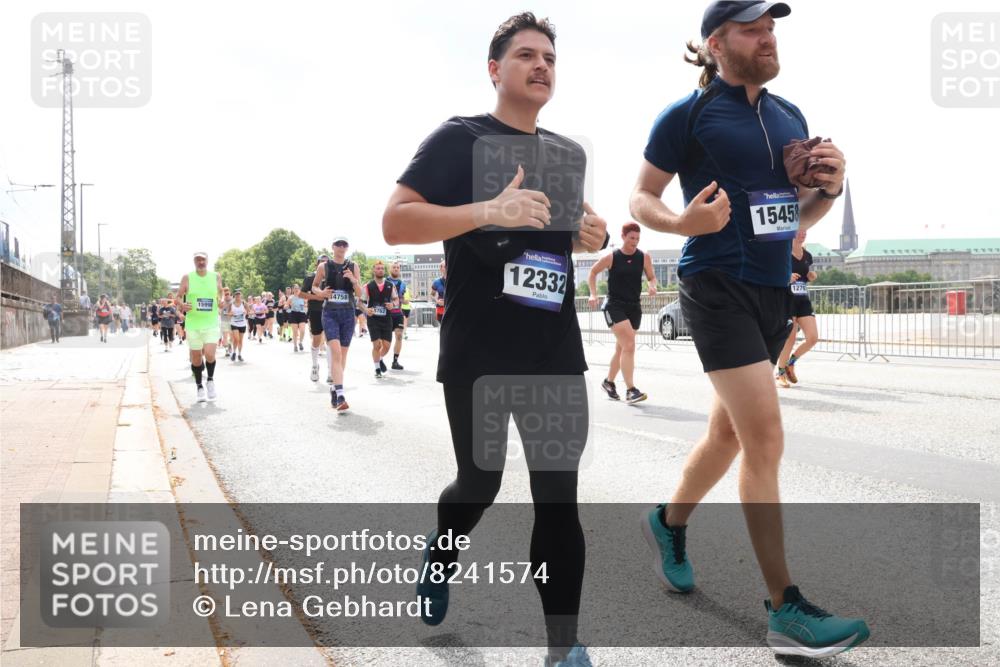 29.06.2025 - hella hamburg halbmarathon Lena Gebhardt http://msf.ph/oto/8241574 29.06.2025 10:45:21 Lombardsbrücke 1024, 1060, 1085, 1273, 1629, 1685, 1713, 1798, 1924, 2007, 2008, 2216, 2217, 2657, 2664, 2779, 2973, 3160, 3164, 3357, 3377, 3570, 3879, 3993, 4099, 4102, 4186, 4224, 4275, 4306, 4337, 4504, 4820, 4851, 5099, 5108, 5190, 5339, 5636, 5949, 6150, 6509, 6763, 6788, 6888, 6911, 6922, 6980, 7283, 7530, 7541, 7699, 7859, 7912, 8594, 8605, 8745, 8762, 8907, 9036, 9620, 10030, 10182, 10225, 10562, 10566, 10668, 10707, 11314, 12198, 12332, 12334, 12394, 13039, 13261 meine-sportfotos.de