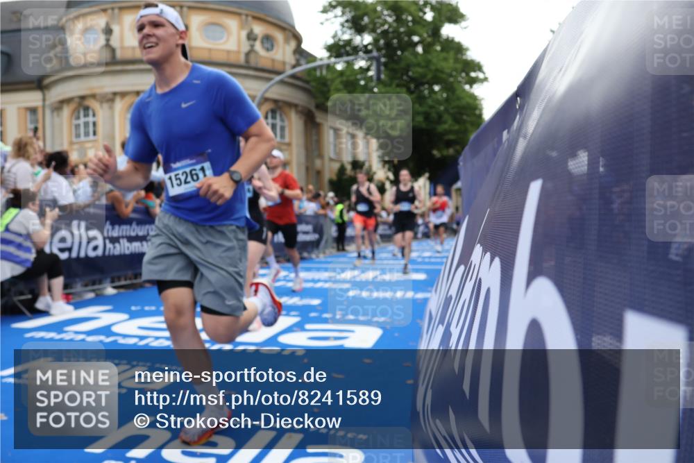 29.06.2025 - hella hamburg halbmarathon Strokosch-Dieckow http://msf.ph/oto/8241589 29.06.2025 10:37:05 Ziel 1385, 1411, 5315, 5923, 6123, 6458, 7482, 8362, 9178, 10190, 10738, 11120, 11423, 13972, 15178, 15261, 15410, 16992, 17024, 17125, 17137, 17658 meine-sportfotos.de