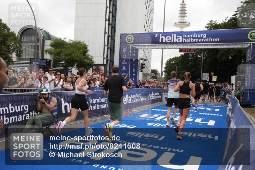 29.06.2025 - hella hamburg halbmarathon Michael Strokosch http://msf.ph/oto/8241608 29.06.2025 10:55:34 Ziel 1130, 2252, 2771, 4951, 5319, 6591, 6938, 8573, 11554, 12544, 12584, 13234, 13267, 14036, 14592, 16213, 16334, 16609, 17603 meine-sportfotos.de