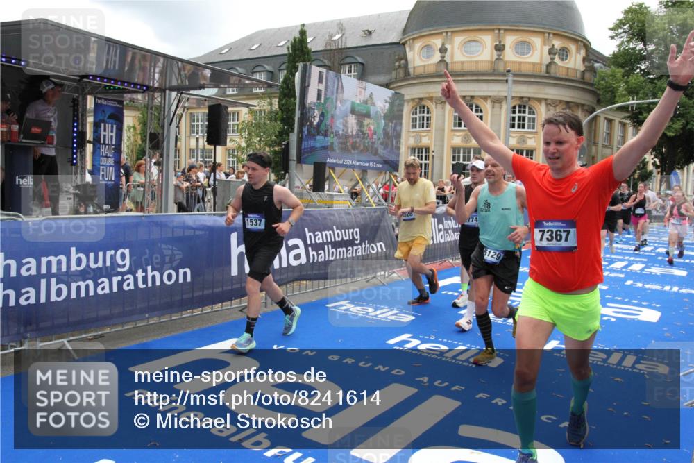 29.06.2025 - hella hamburg halbmarathon Michael Strokosch http://msf.ph/oto/8241614 29.06.2025 10:48:27 Ziel 1537, 3747, 5129, 5362, 5528, 6081, 6923, 7367, 8216, 9262, 9770, 11451, 11467, 12549, 12840, 14990, 15735, 17745, 17855, 17982, 18790, 18923 meine-sportfotos.de