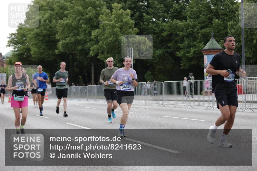 29.06.2025 - hella hamburg halbmarathon Jannik Wohlers http://msf.ph/oto/8241623 29.06.2025 10:29:49 Lombardsbrücke 1547, 2901, 3443, 3573, 6598, 6616, 6626, 8792, 10880, 12349, 12350, 12504, 12710, 13418, 14304, 16182, 16601, 16604, 16735, 16769, 18046, 18503, 18671 meine-sportfotos.de