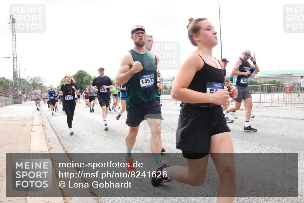 29.06.2025 - hella hamburg halbmarathon Lena Gebhardt http://msf.ph/oto/8241626 29.06.2025 10:33:51 Lombardsbrücke 1189, 1275, 1417, 1705, 1787, 1896, 1995, 2265, 2342, 2482, 2496, 2526, 2776, 2933, 3170, 3264, 3340, 3345, 3560, 3812, 3829, 3848, 4164, 4361, 4433, 4449, 4479, 4696, 4807, 4942, 5075, 5096, 5141, 5557, 5561, 5566, 5569, 5584, 5691, 5821, 5822, 5887, 6109, 6364, 6515, 6516, 6854, 6956, 6999, 7027, 7565, 7653, 7705, 8021, 8157, 8202, 8277, 8282, 8375, 8377, 8383, 8401, 8891, 9094, 9234, 9258, 9438, 9750, 9799, 9875, 9995, 10007, 10071, 10561, 11811 meine-sportfotos.de