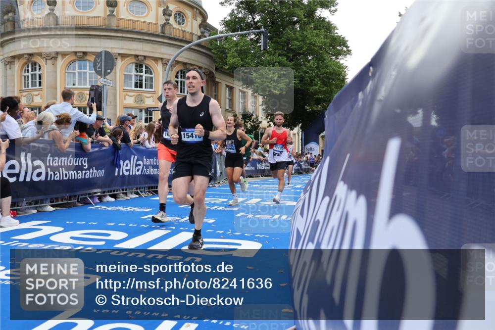 29.06.2025 - hella hamburg halbmarathon Strokosch-Dieckow http://msf.ph/oto/8241636 29.06.2025 10:37:06 Ziel 1385, 1411, 4860, 5315, 5923, 6123, 6458, 7482, 8362, 9178, 10190, 10738, 11120, 11423, 13972, 15178, 15261, 15410, 16992, 17024, 17125, 17137, 17658, 17726 meine-sportfotos.de