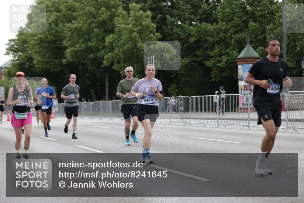 29.06.2025 - hella hamburg halbmarathon Jannik Wohlers http://msf.ph/oto/8241645 29.06.2025 10:29:49 Lombardsbrücke 1547, 2901, 3443, 3573, 6598, 6616, 6626, 8792, 10880, 12349, 12350, 12504, 12710, 13418, 14304, 16182, 16601, 16604, 16735, 16769, 18046, 18503, 18671 meine-sportfotos.de