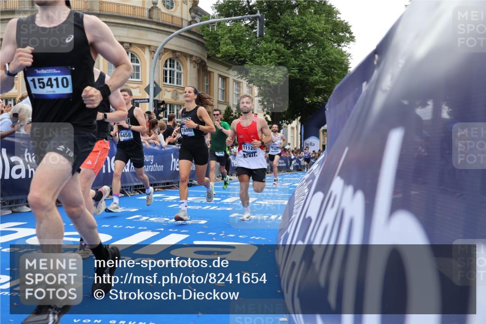 29.06.2025 - hella hamburg halbmarathon Strokosch-Dieckow http://msf.ph/oto/8241654 29.06.2025 10:37:07 Ziel 1385, 1411, 4860, 5923, 6123, 6458, 7482, 8362, 9178, 10190, 10738, 11120, 11423, 13972, 15178, 15261, 15410, 16992, 17024, 17125, 17137, 17658, 17726 meine-sportfotos.de