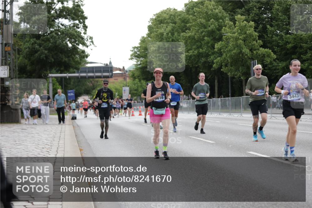 29.06.2025 - hella hamburg halbmarathon Jannik Wohlers http://msf.ph/oto/8241670 29.06.2025 10:29:49 Lombardsbrücke 1547, 2901, 3443, 3573, 6598, 6616, 6626, 8792, 10880, 12349, 12350, 12504, 12710, 13418, 14304, 16182, 16601, 16604, 16735, 16769, 18046, 18503, 18671 meine-sportfotos.de